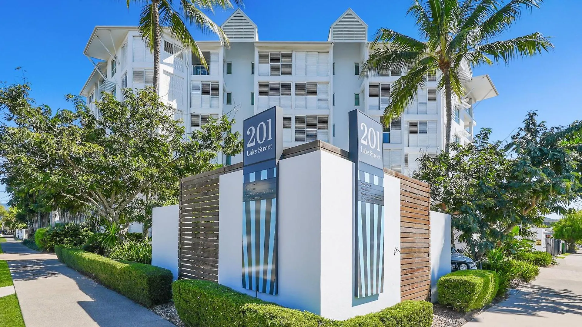 Oceanside At 201 Lake Street Cairns Apartment